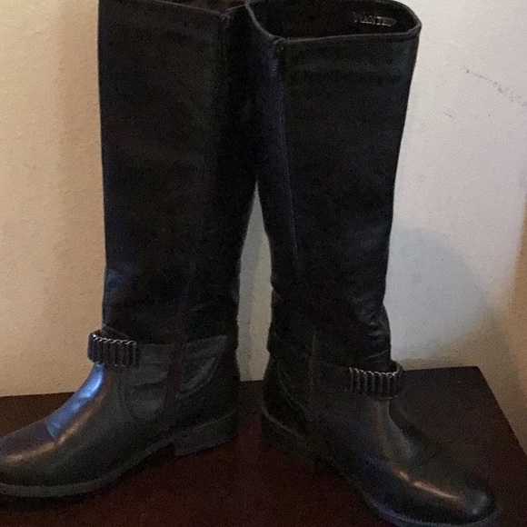 Boots , size 9, that zipper up used been wore once - Picture 5 of 5